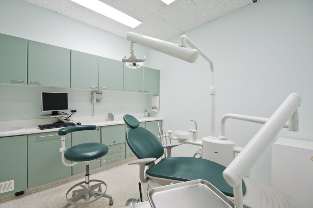 dentist, dental office, dentistry-2530983.jpg